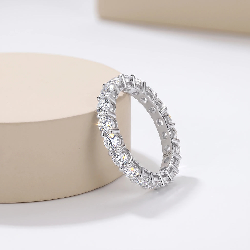 Valletro eternity ring in silver color, side detail