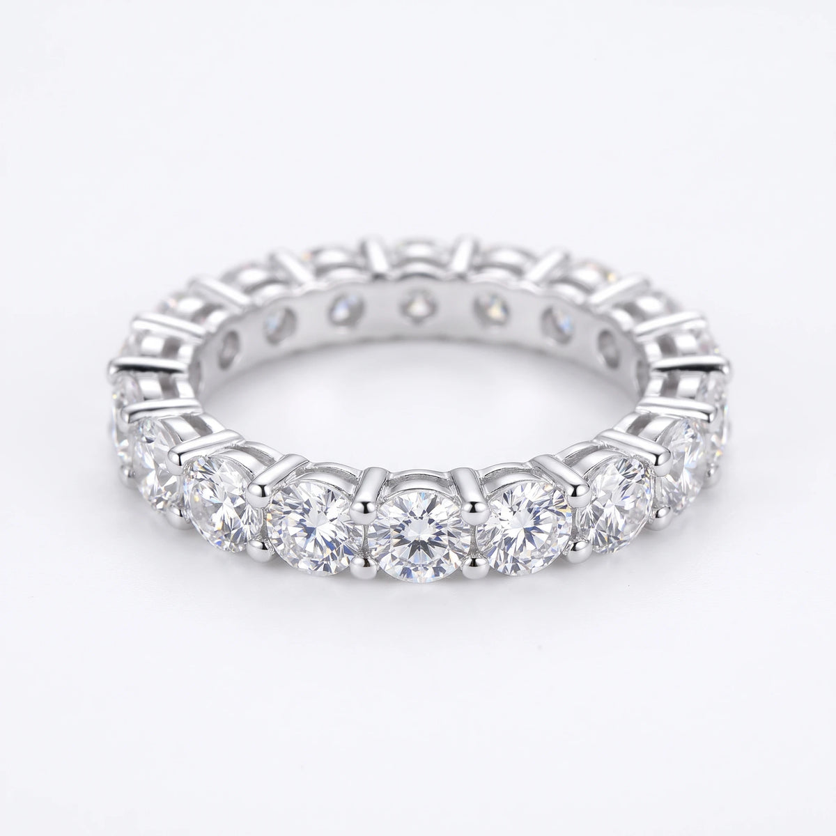 Valletro eternity ring in silver color, front detail